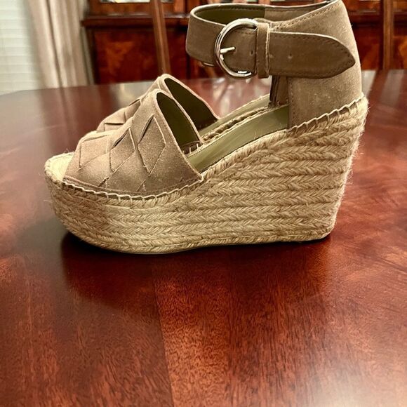 EUC Marc Fisher Adalla Jute Wedge Espadrilles Sandals Shoes Taupe Suede Size 8 - Picture 3 of 7